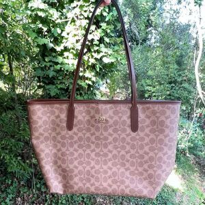COACH Shoulder Bag Tote In Signature Canvas Brown w Gold Hardware NWOT AUTHENTIC